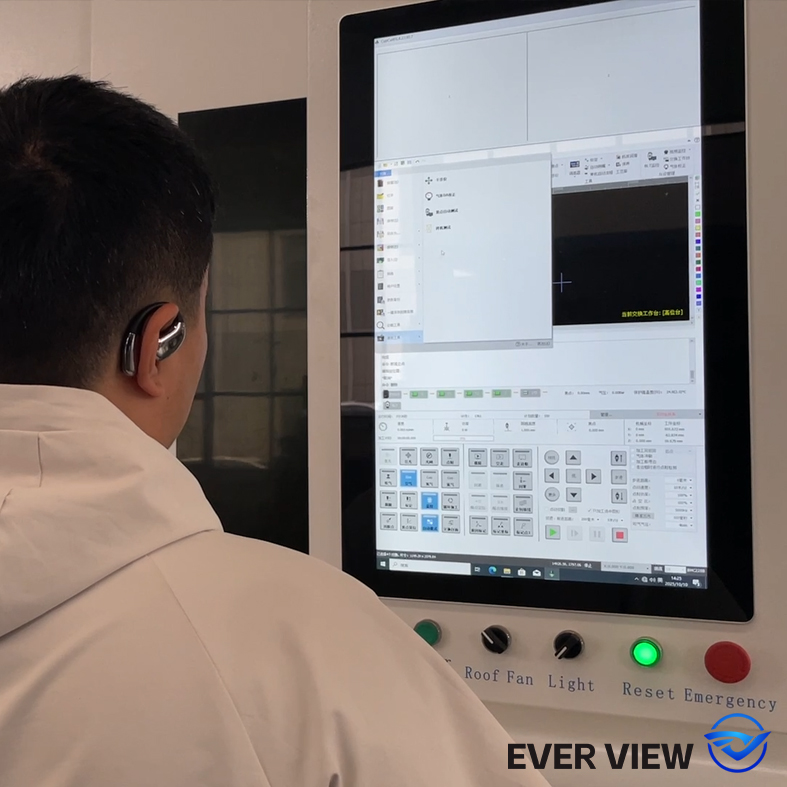 Nowa generacja inteligentnych maszyn do cięcia laserowego EVER VIEW zostaje udostępniona online, zwiększając możliwości zdalnego monitorowania w celu zapewnienia zgodności z Przemysłem 4.0.
